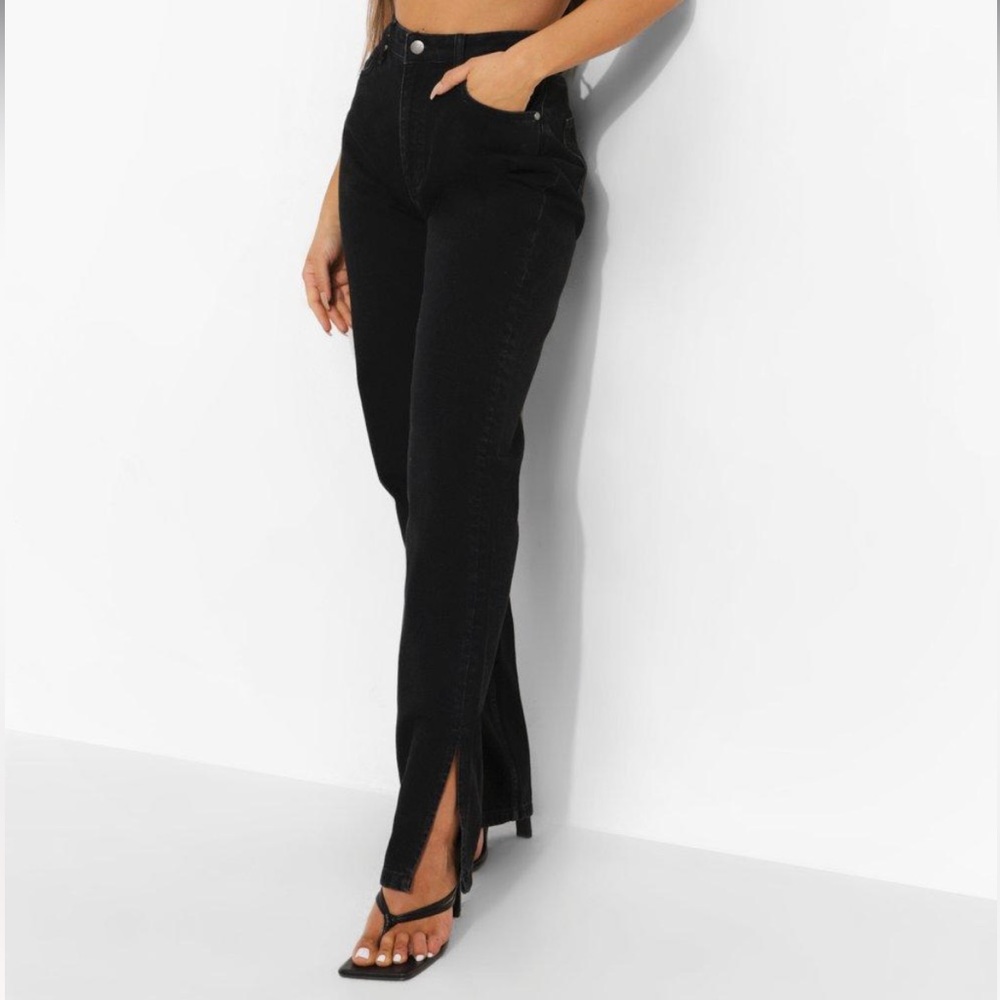 NWT BASIC HIGH WAIST SPLIT HEM JEANS